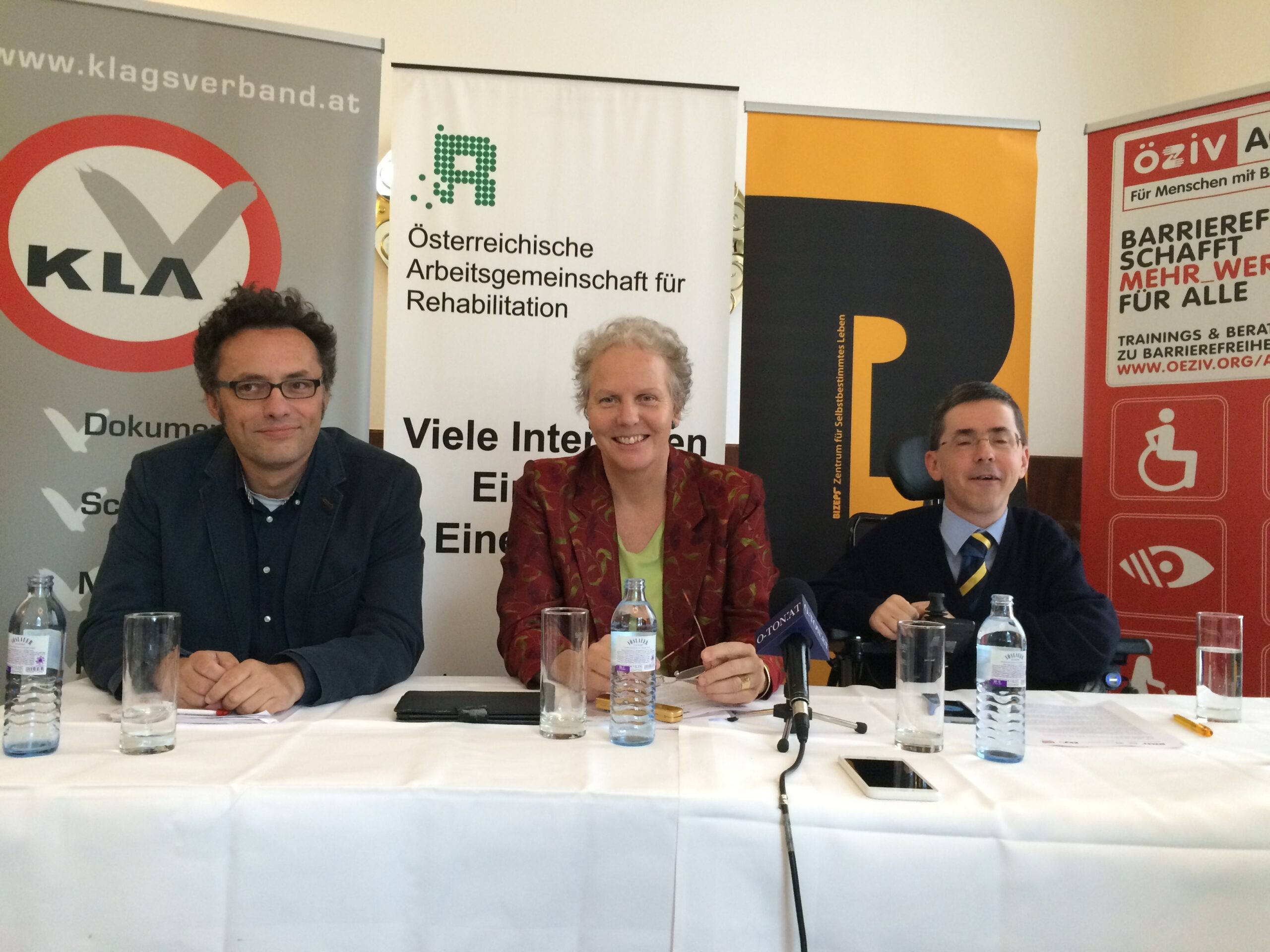 Podium_Pressekonferenz_Barrierefreiheit_070915