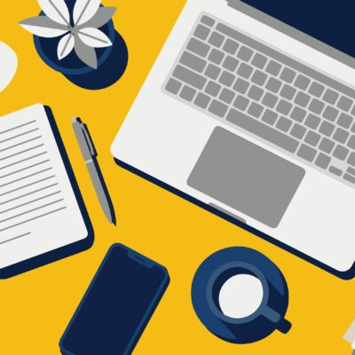 Grafik eines Schreibtisch mit Laptop, Notizbuch, Kaffeetasse und anderen Utensilien